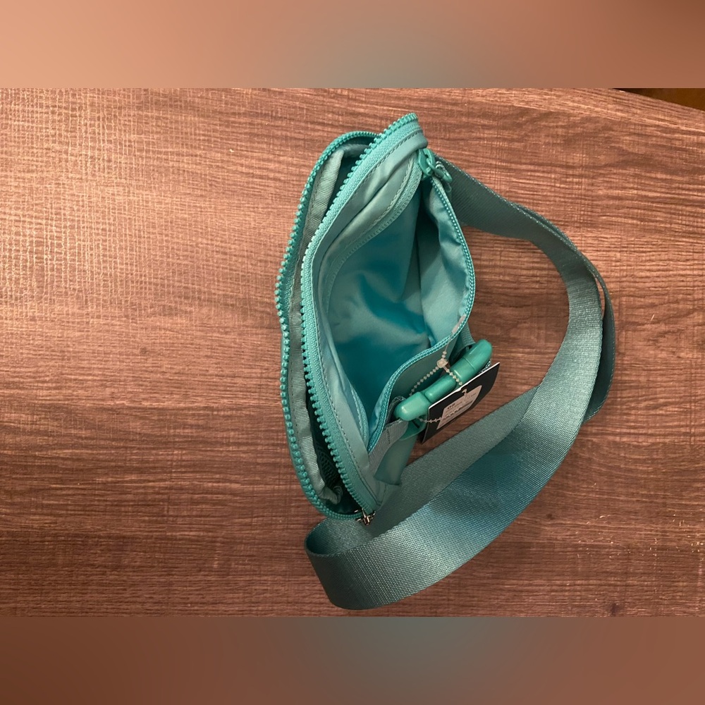 Peloton x Lululemon Everywhere Belt Bag - Picture 4 of 4
